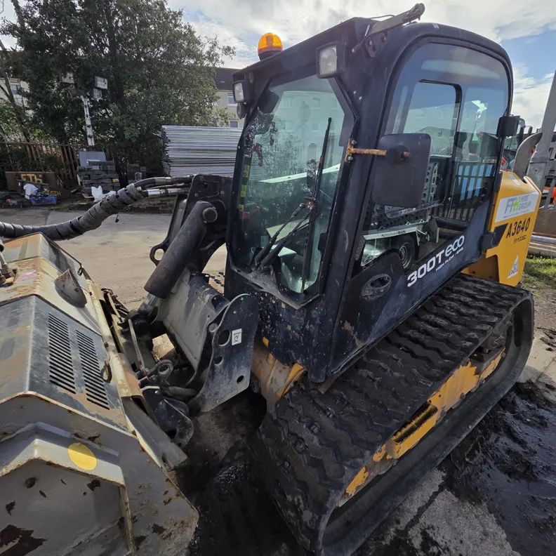 2016 JCB 300T Tracked Skid Steer – Supplied with Stone Crusher Attachment
